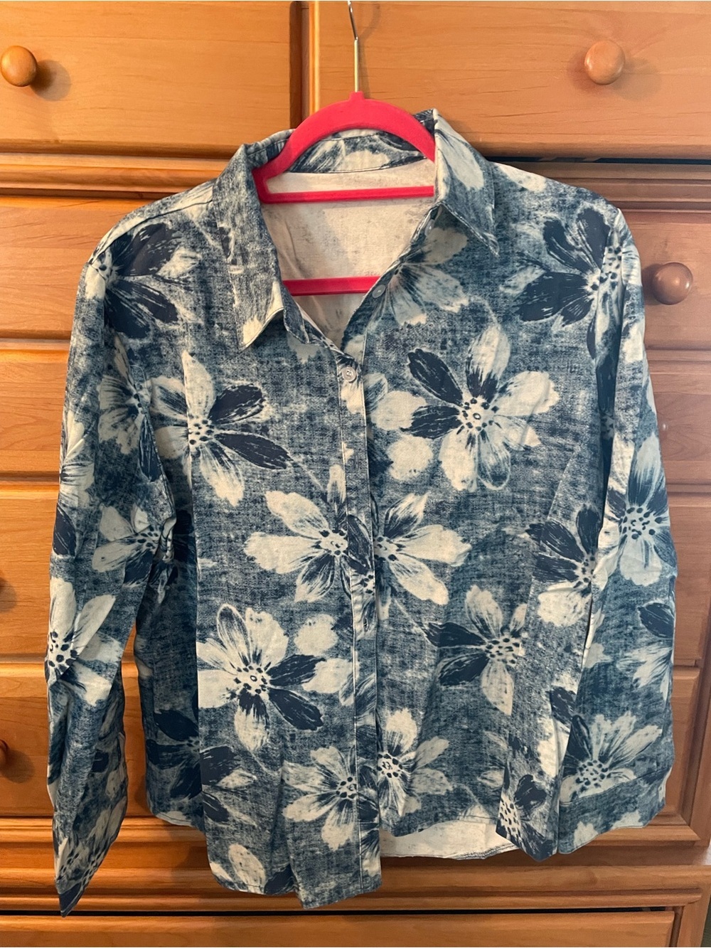 Women’s Blue Floral Print Button Jean Top Size L, NWT - Picture 2 of 4
